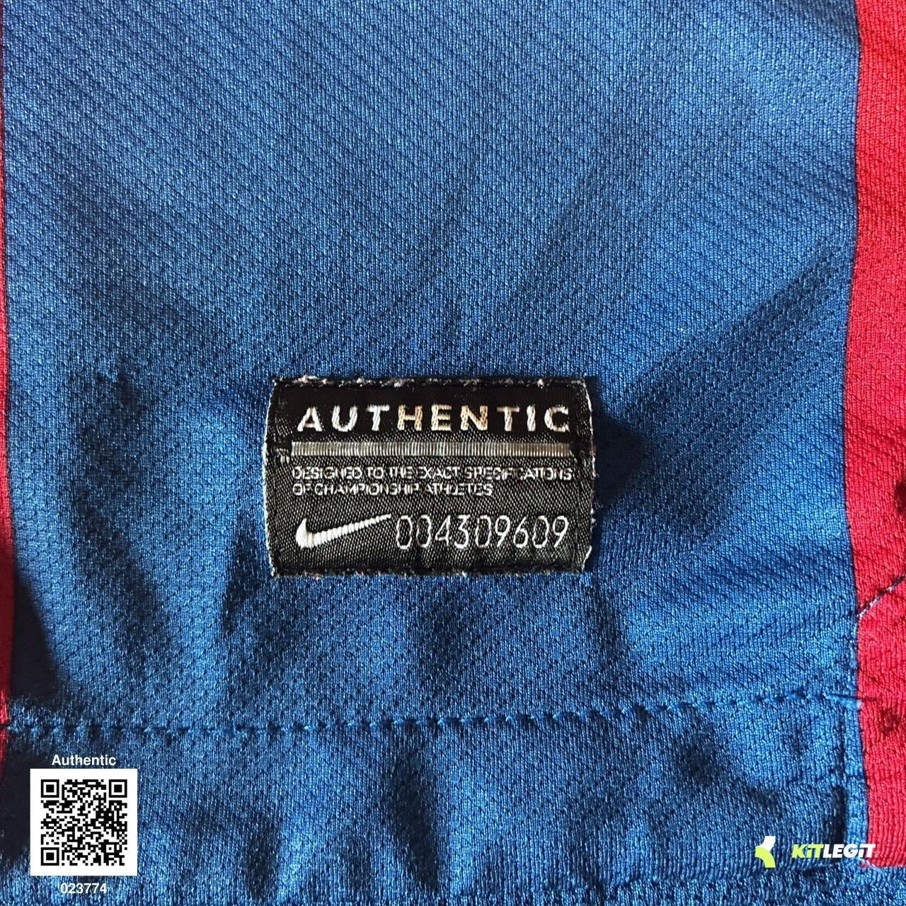 Barcelona FC 2010/11 Home Shirt - Medium