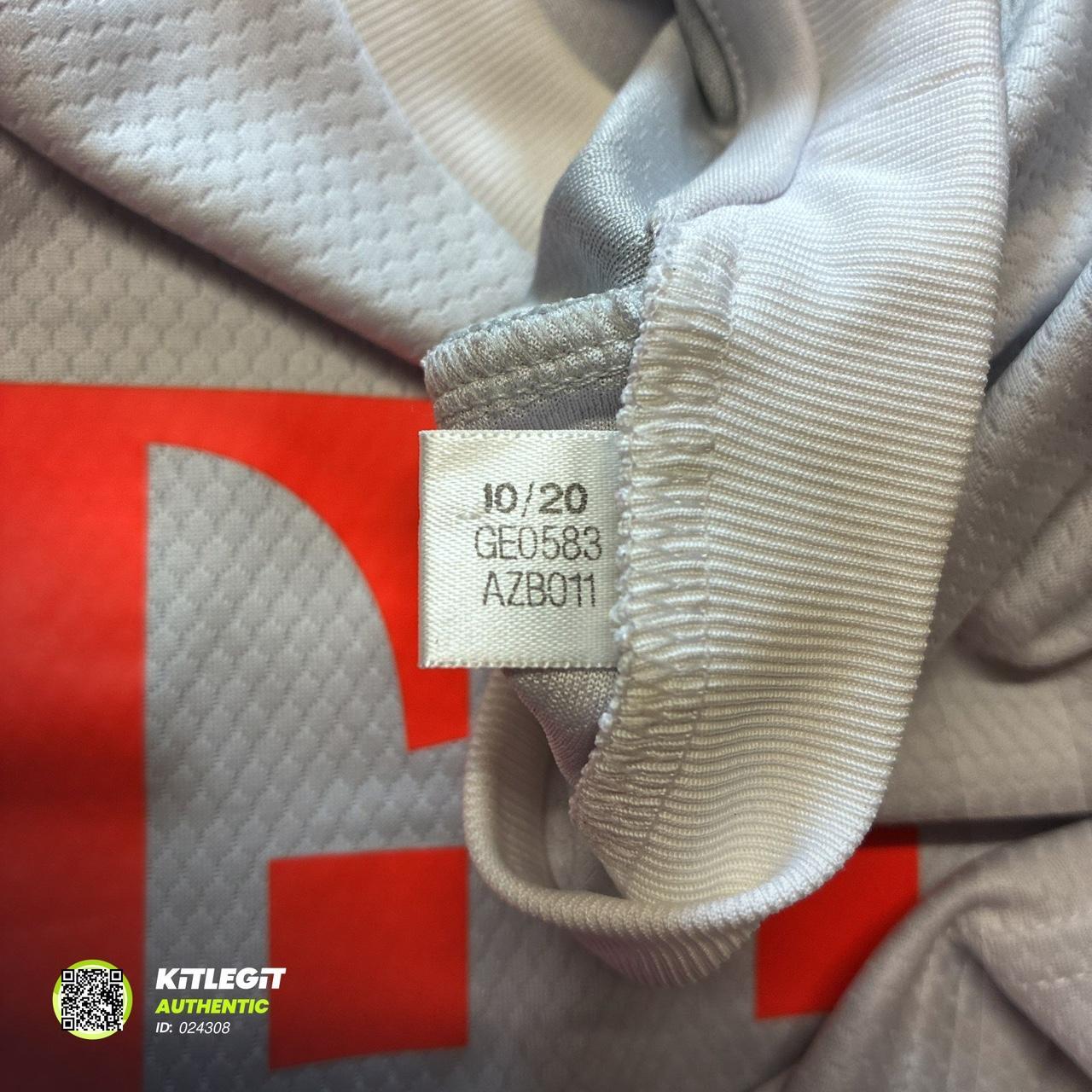 Bayern Munich 2020/21 Away Shirt - Large
