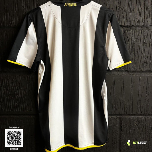 Juventus 2009/10 Home Shirt - Small