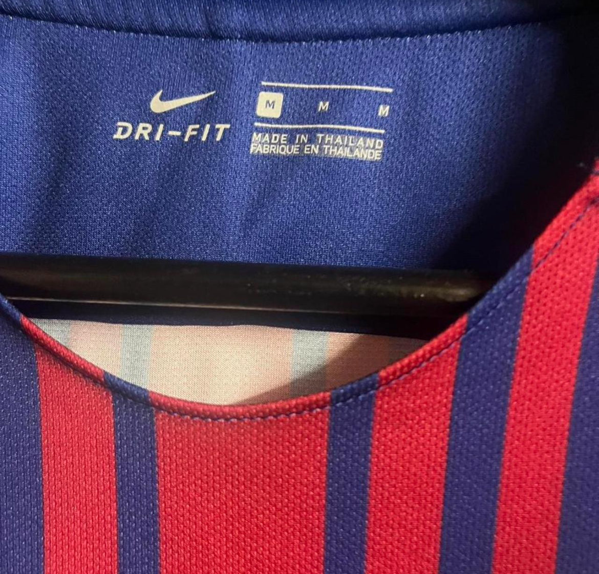 Barcelona 2017/18 Home Shirt - Medium - Suarez 9