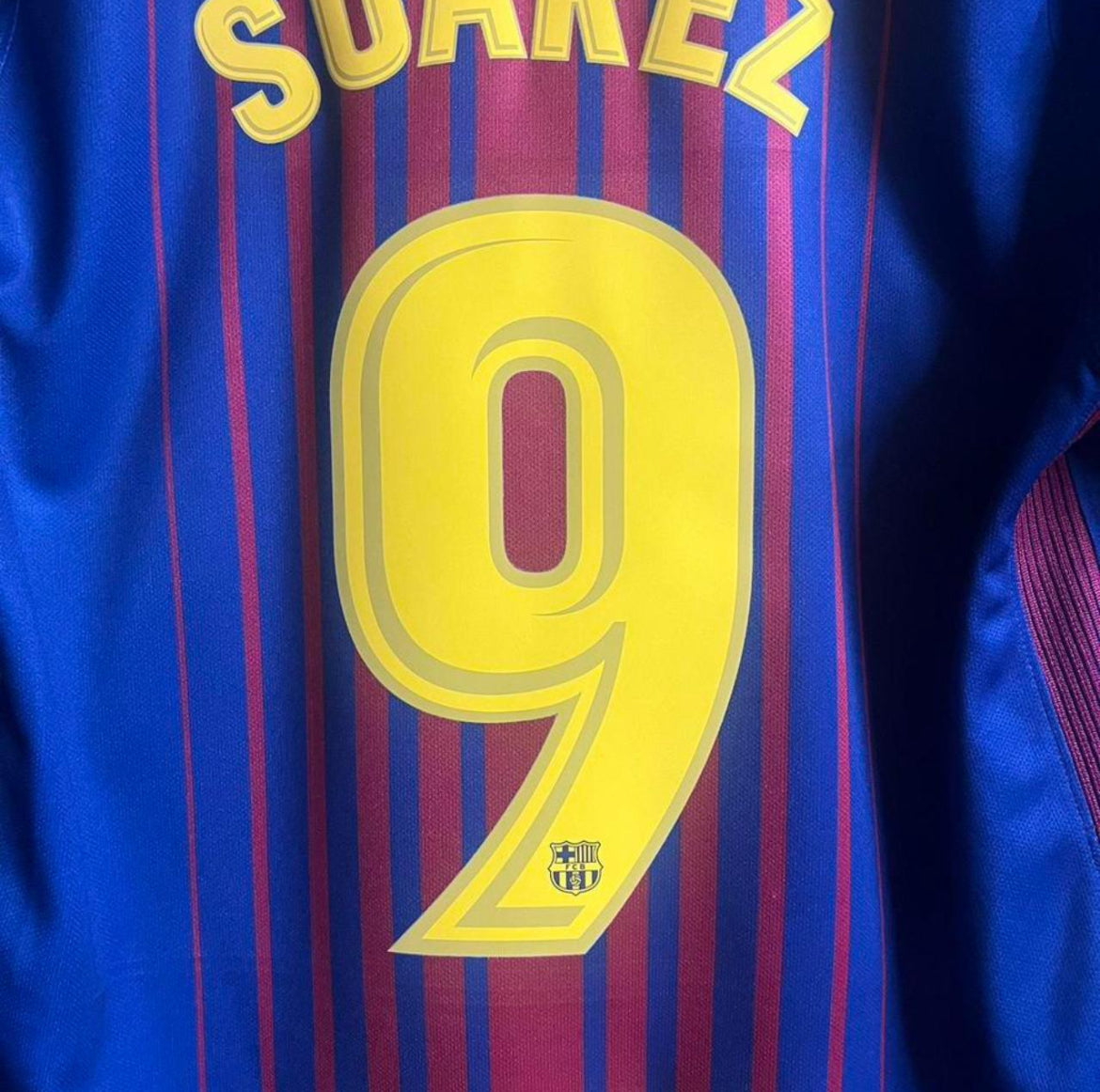 Barcelona 2017/18 Home Shirt - Medium - Suarez 9