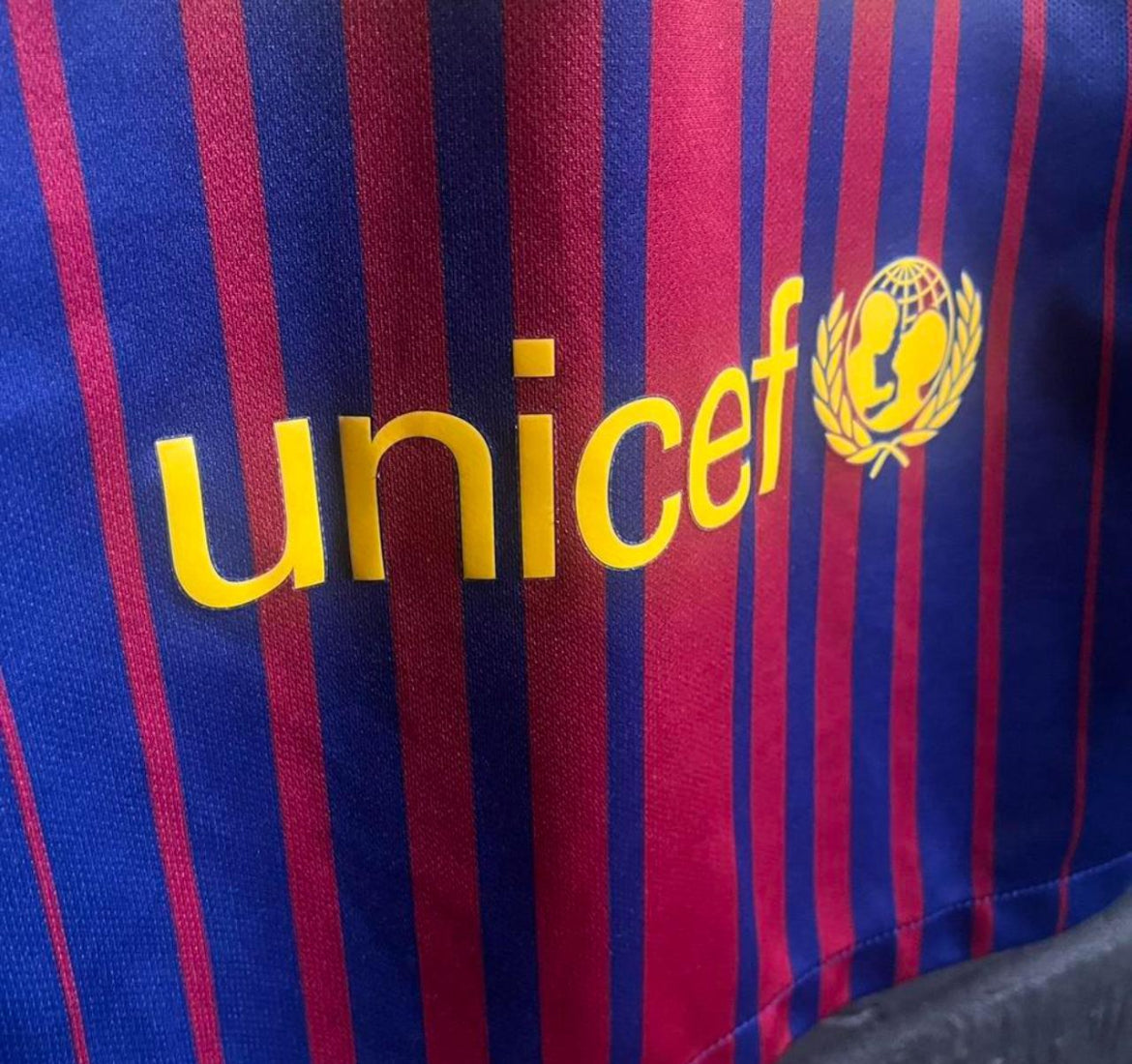 Barcelona 2017/18 Home Shirt - Medium - Messi 10