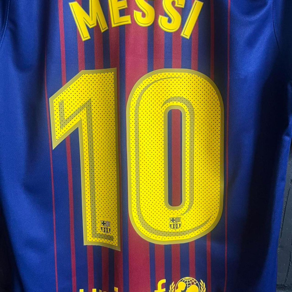Barcelona 2017/18 Home Shirt - Medium - Messi 10