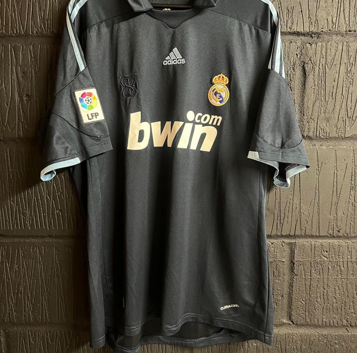 Real Madrid 2009/10 Away Shirt - XL