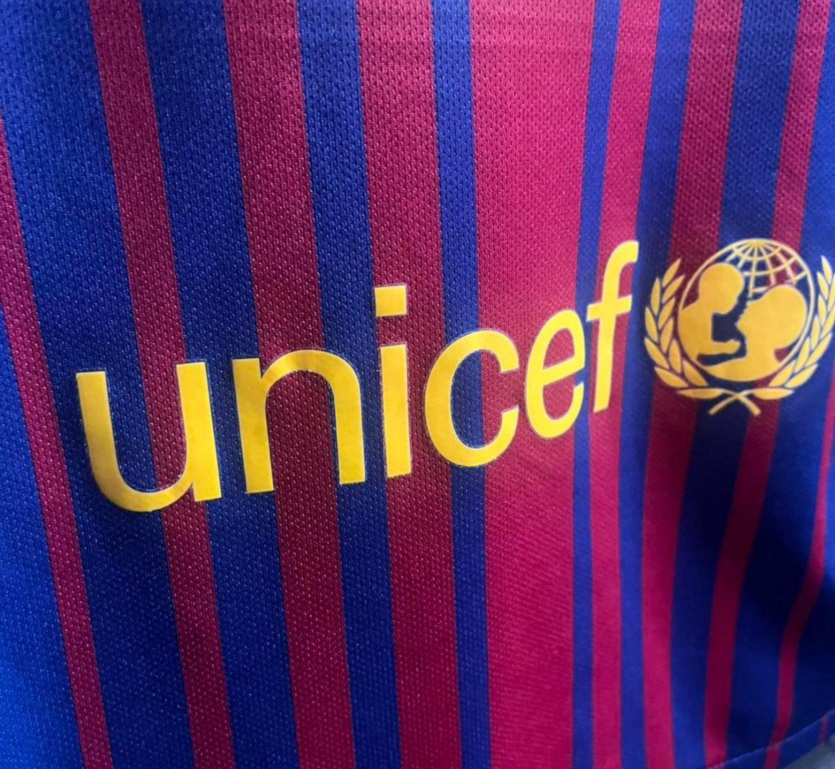 Barcelona 2017/18 Home Shirt - Medium - Suarez 9