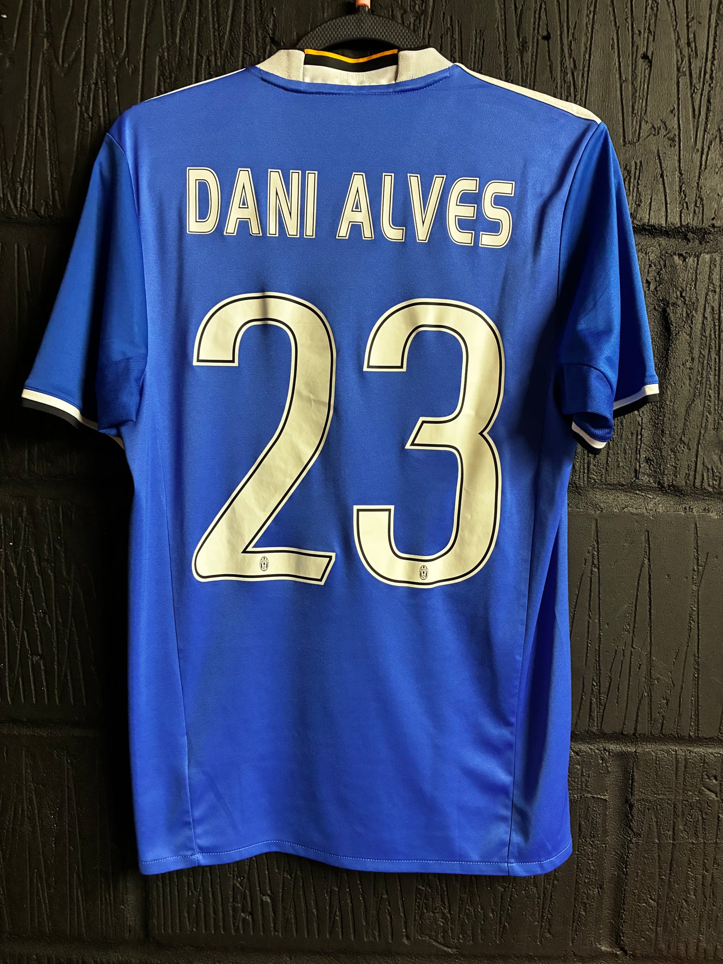 Juventus 2016/17 Away - Small - Dani Alves 23