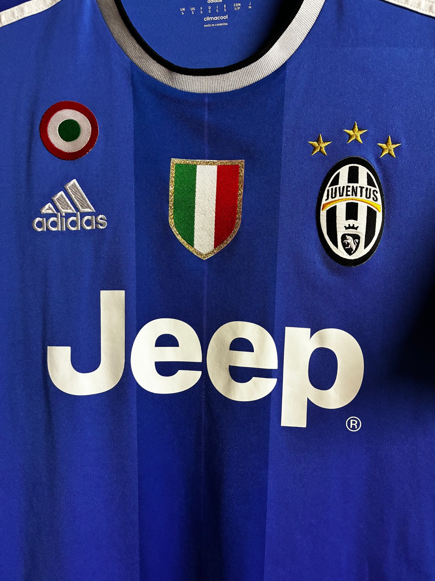 Juventus 2016/17 Away - Small - Dani Alves 23