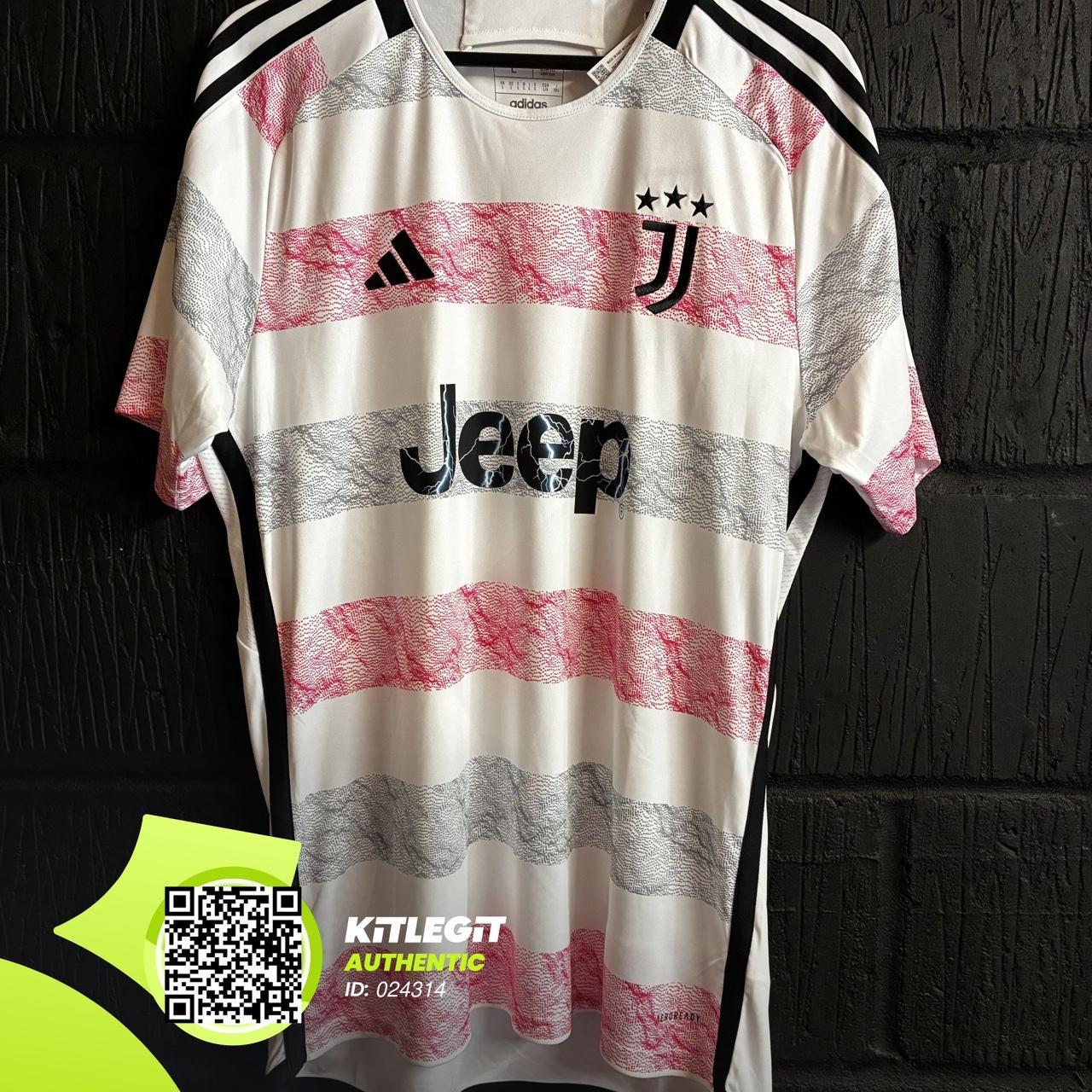 Juventus 2023/24 Away Shirt - Large (BNWT)