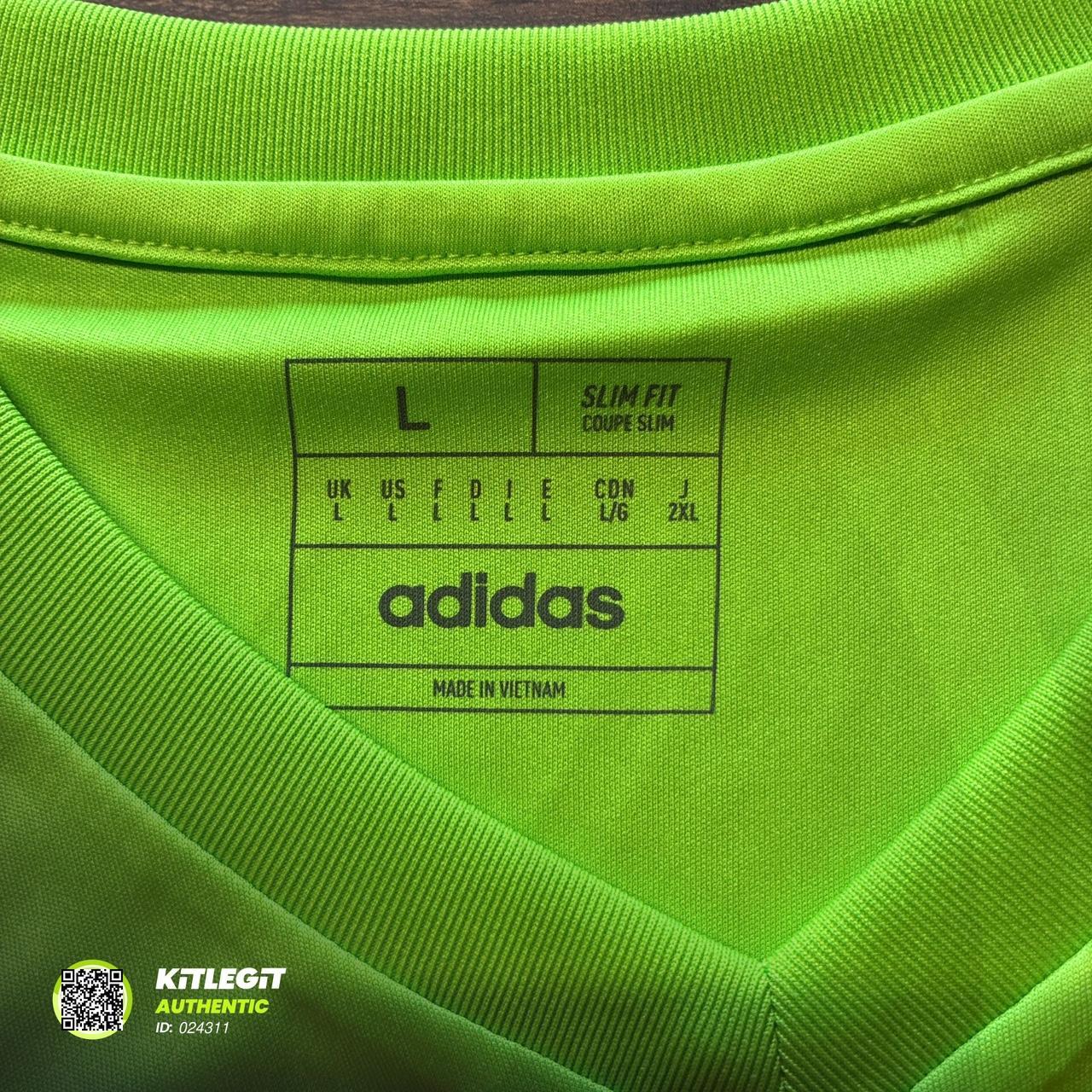 Italy 2023 GK jersey - Large (BNWT)