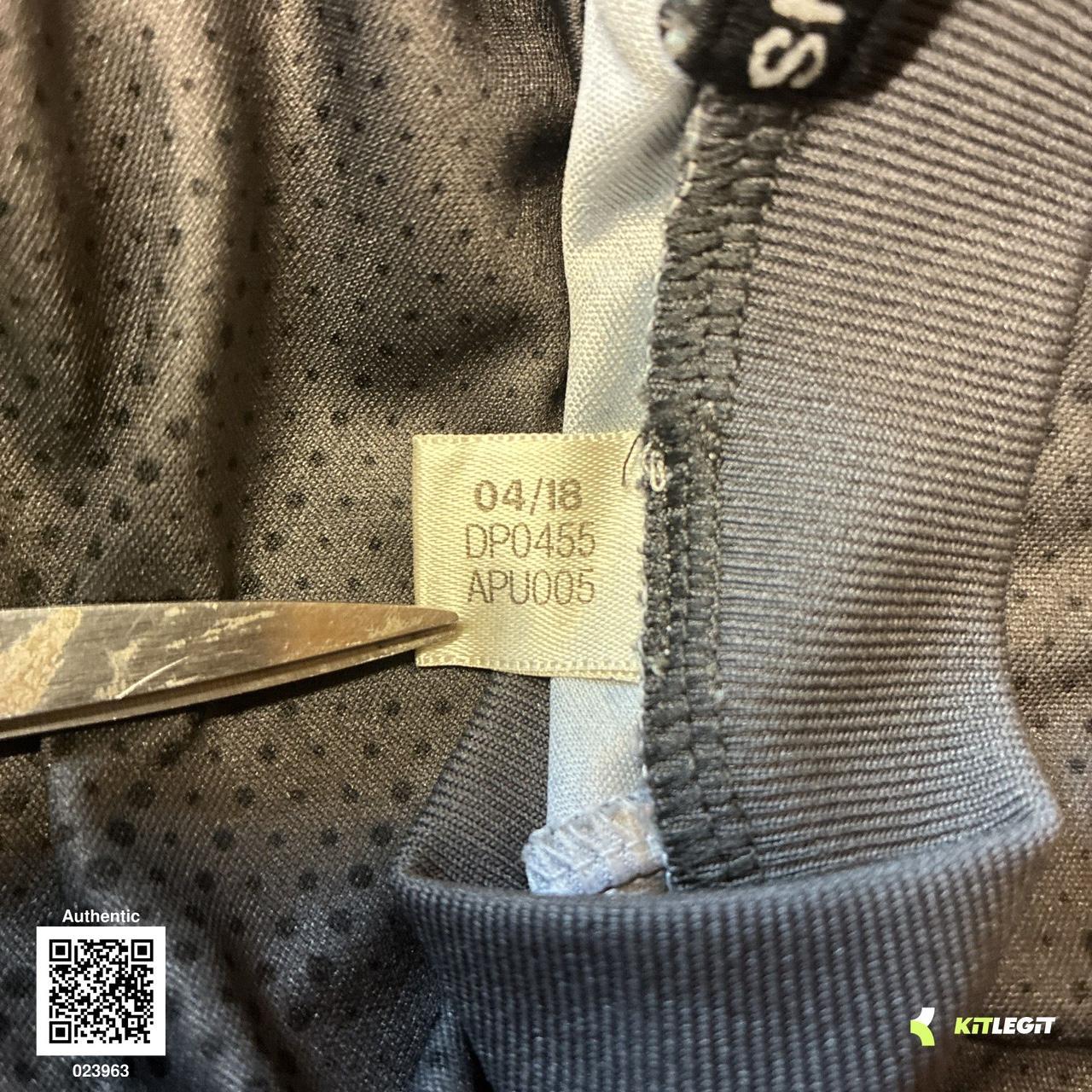 Juventus 2018/19 3rd Shirt  - Small  - Chiellini 3