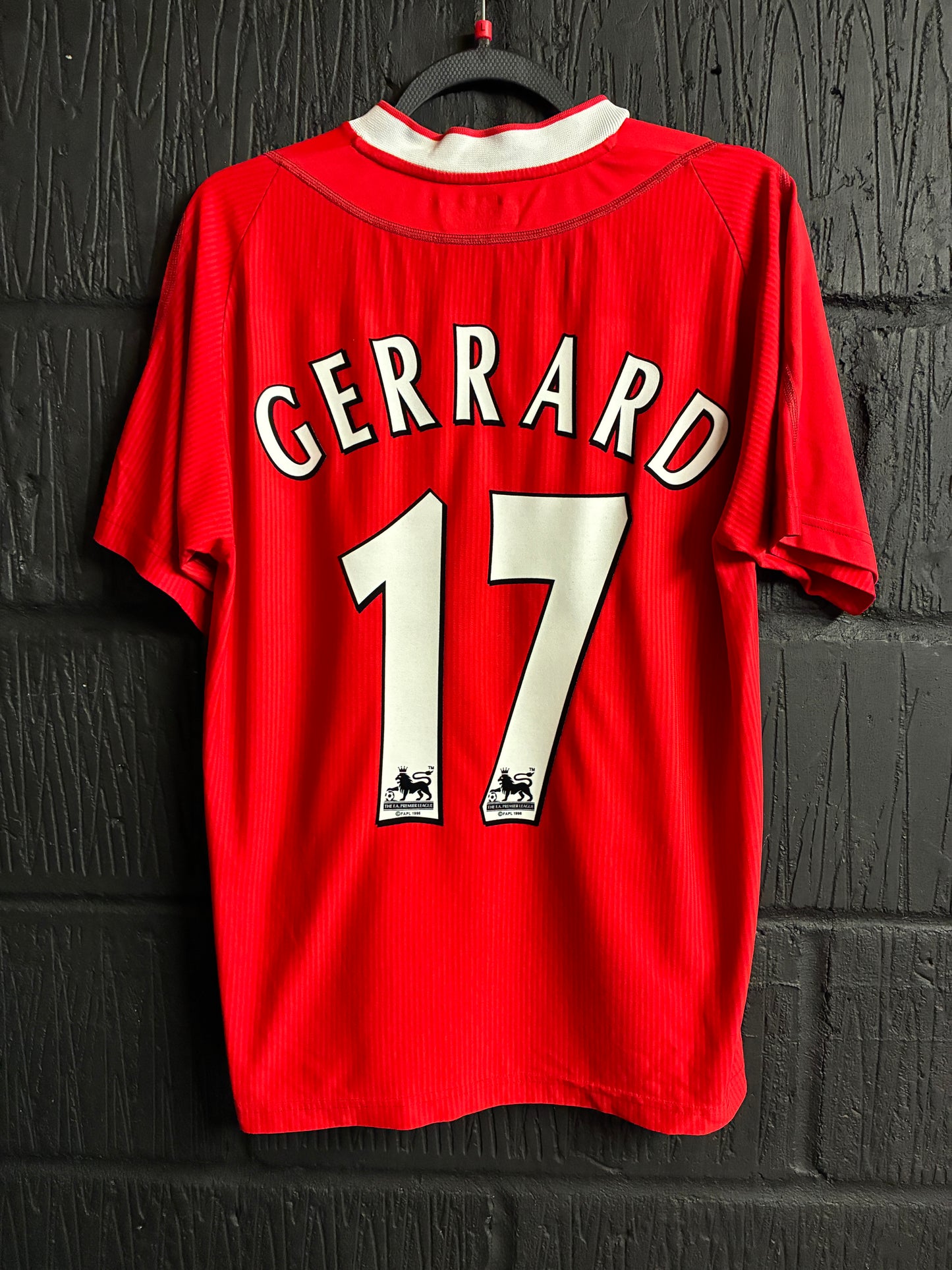 Liverpool 2002/04 Home - Large - Gerrard #17