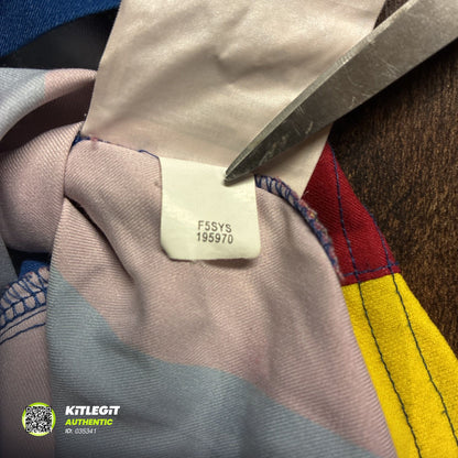 Barcelona 2005/06 Home Shirt - Small - Ronaldinho #10