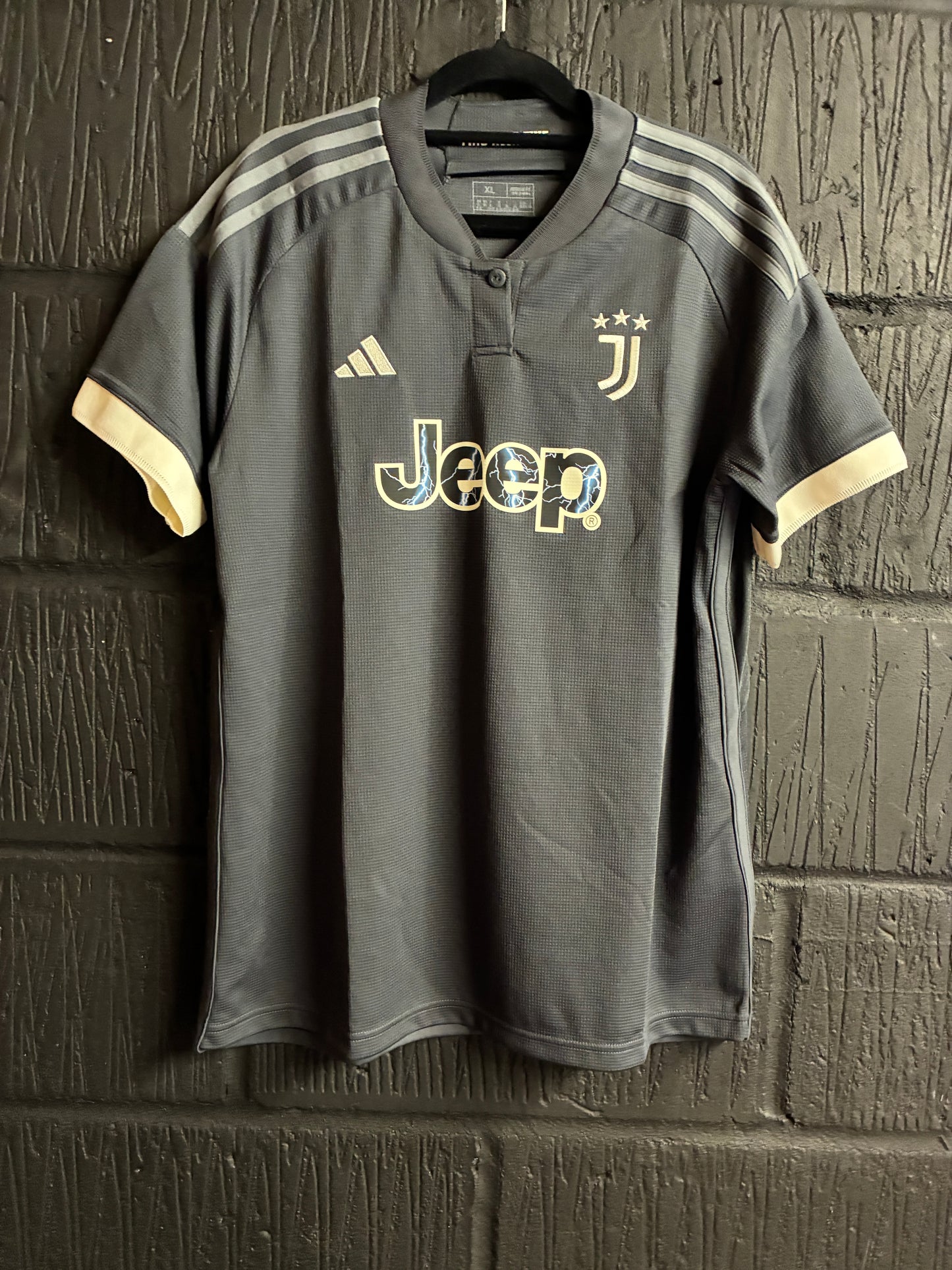Juventus 2023/24 3rd Shirt - Woman’s XL - New with tags
