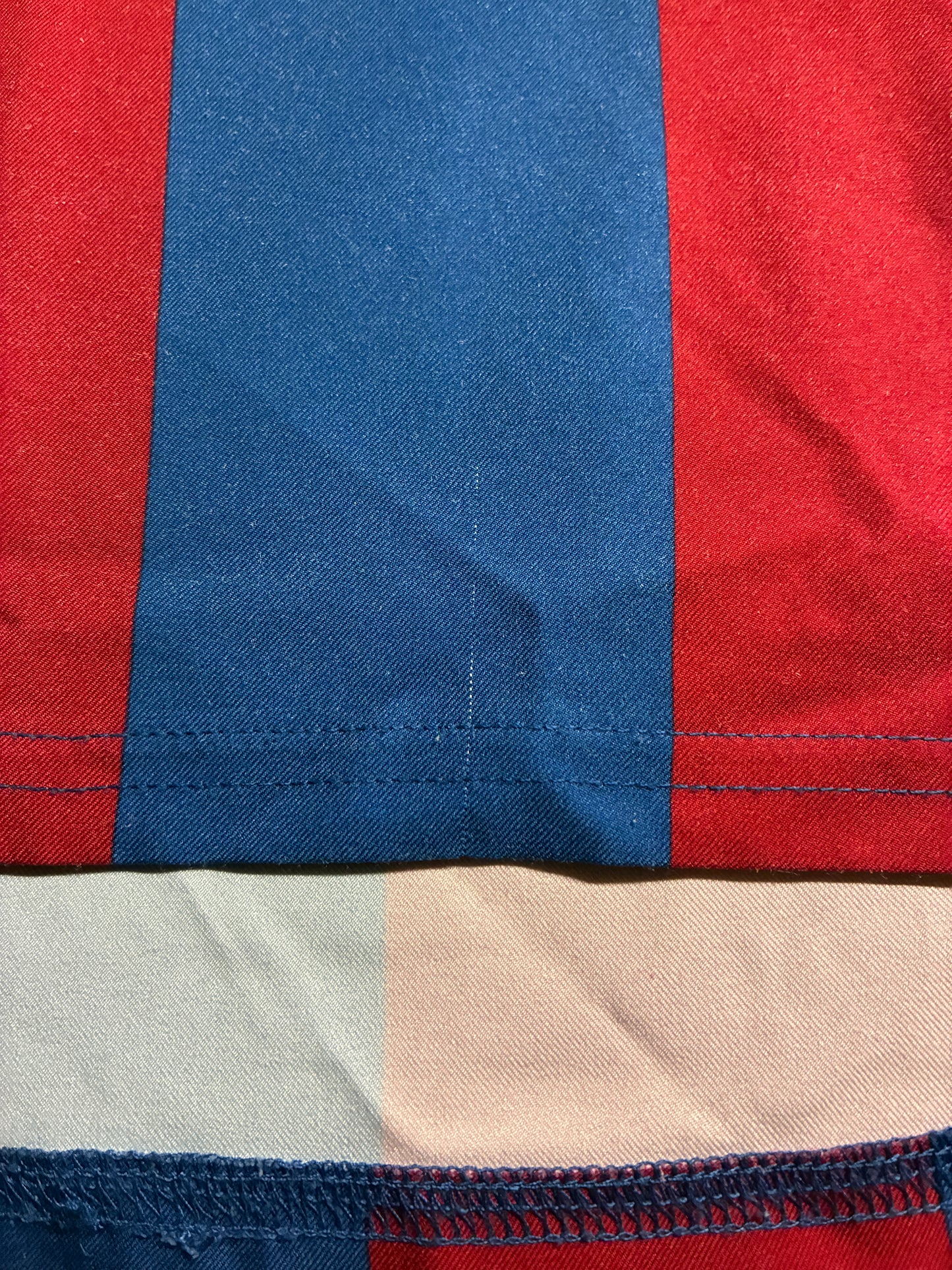 Barcelona 2005/06 Home Shirt - Small - Ronaldinho #10