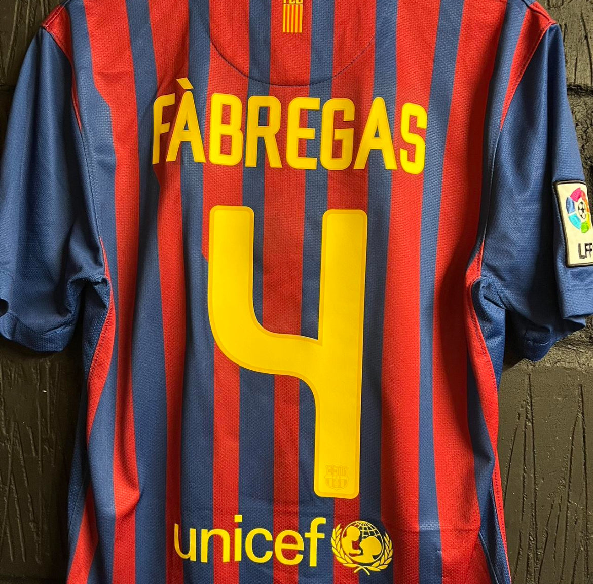 Barcelona 2011/12 Home Shirt - Small - Fabregas 4