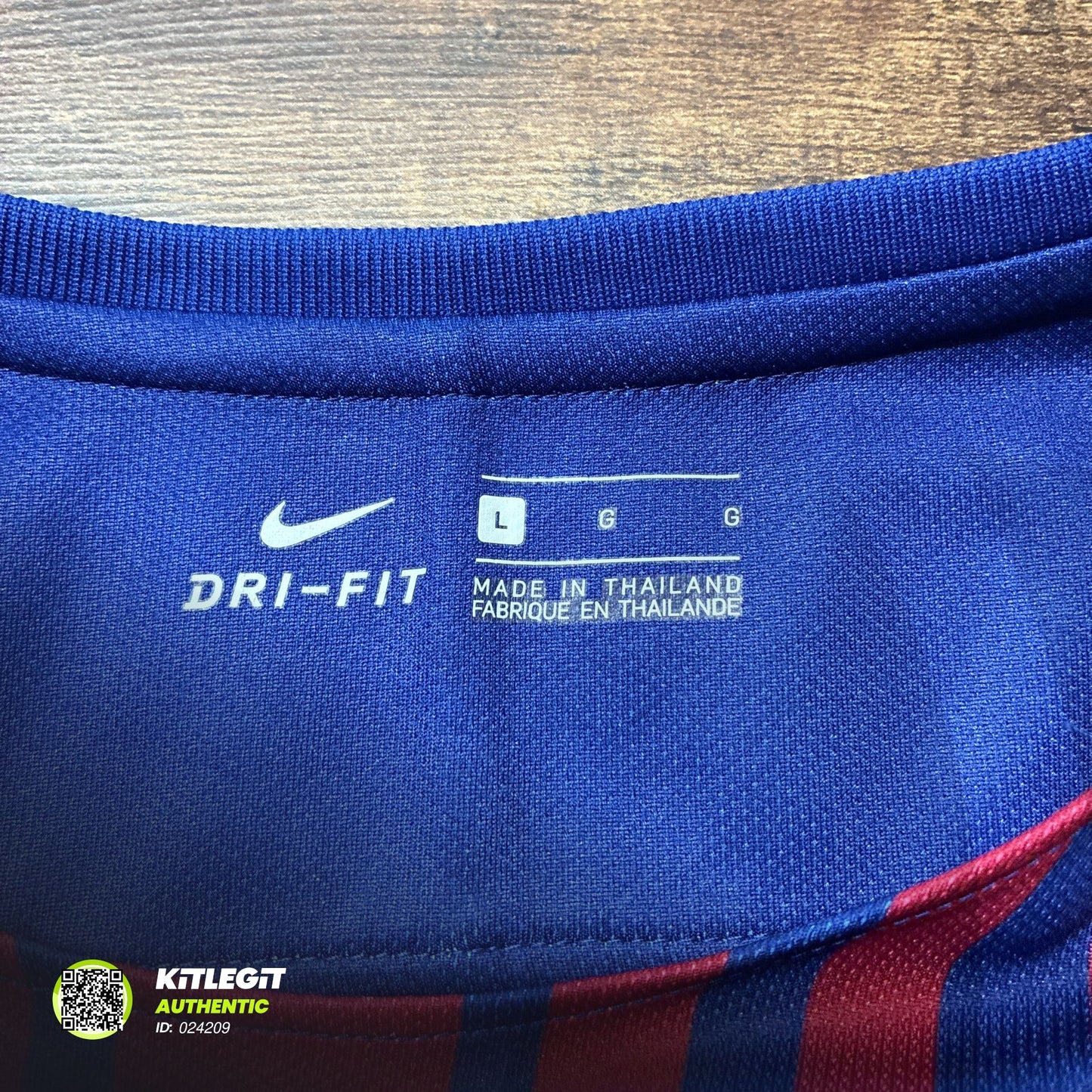 Barcelona 2017/18 Home Shirt - Large - Suarez 9