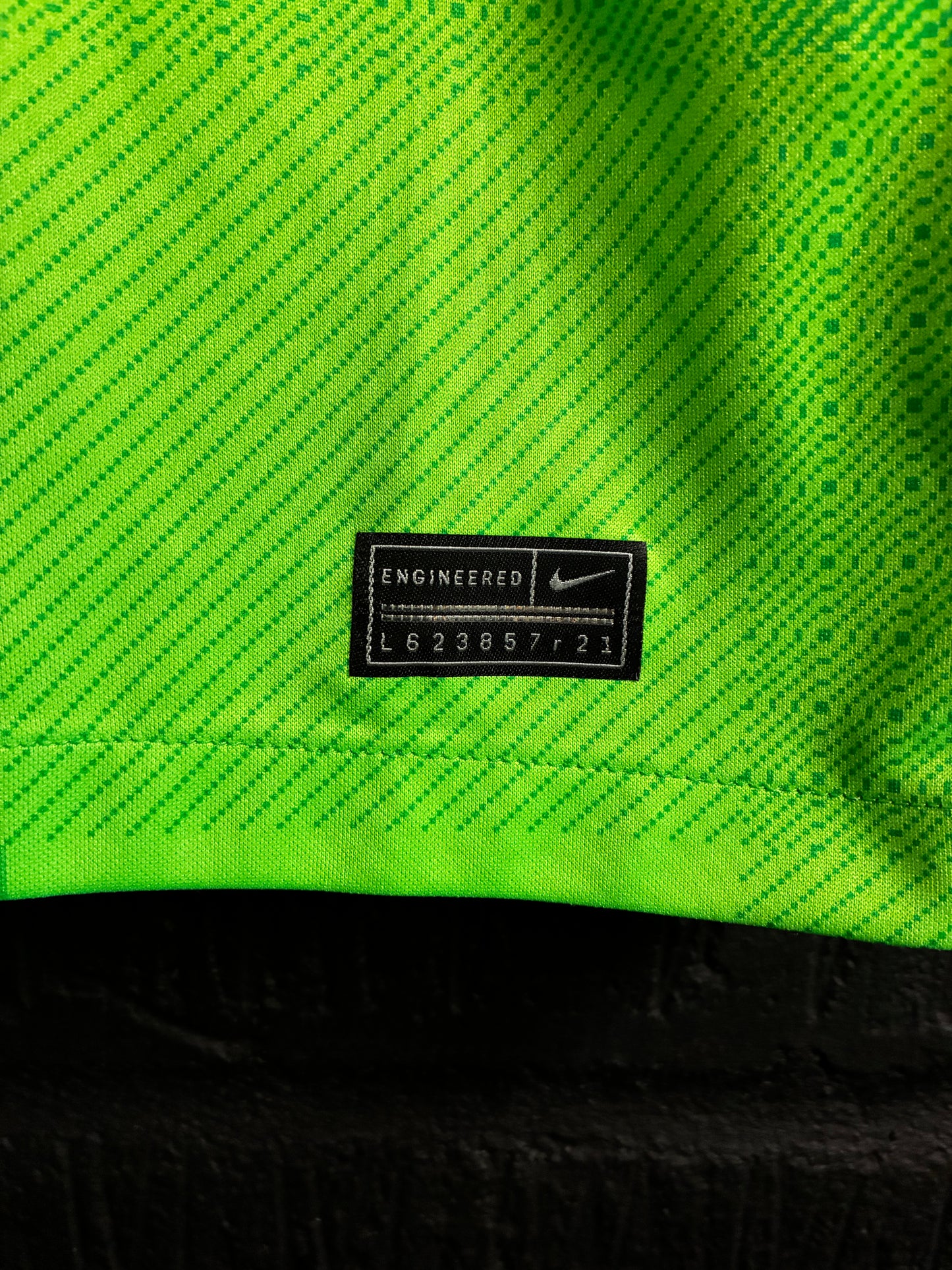 Liverpool 2021/22 GK Shirt - Medium
