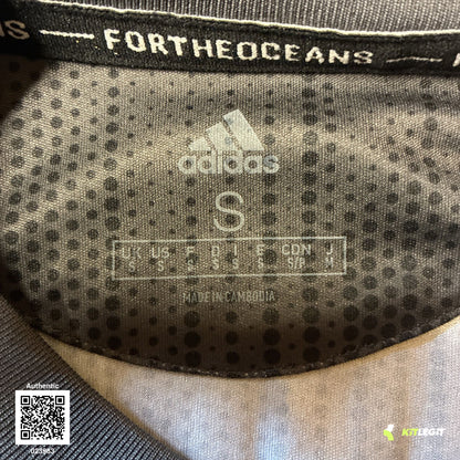 Juventus 2018/19 3rd Shirt  - Small  - Chiellini 3