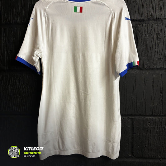 Italy 2018 Away Shirt - Large