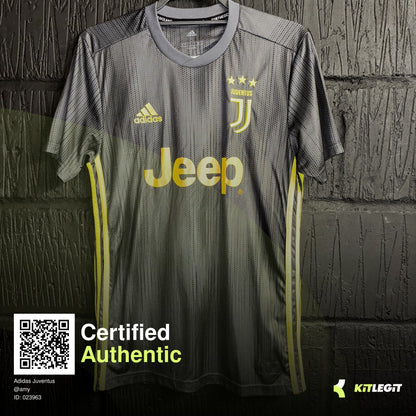 Juventus 2018/19 3rd Shirt  - Small  - Chiellini 3